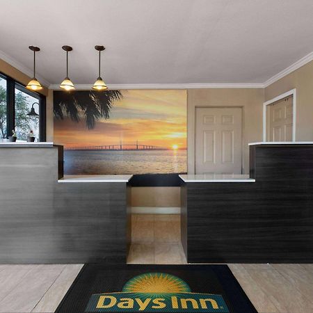 Days Inn By Wyndham St. Petersburg Central Zewnętrze zdjęcie