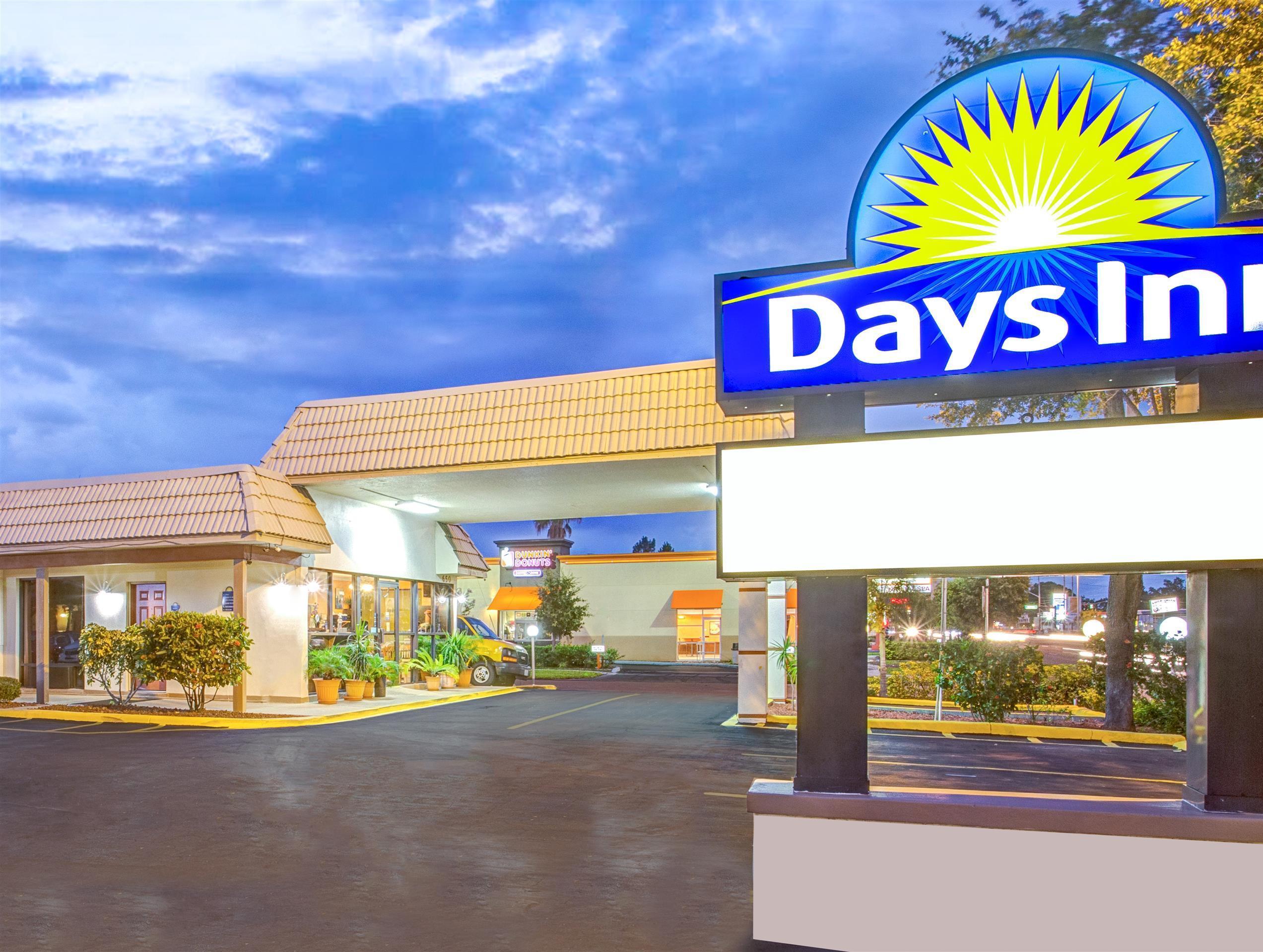 Days Inn By Wyndham St. Petersburg Central Zewnętrze zdjęcie