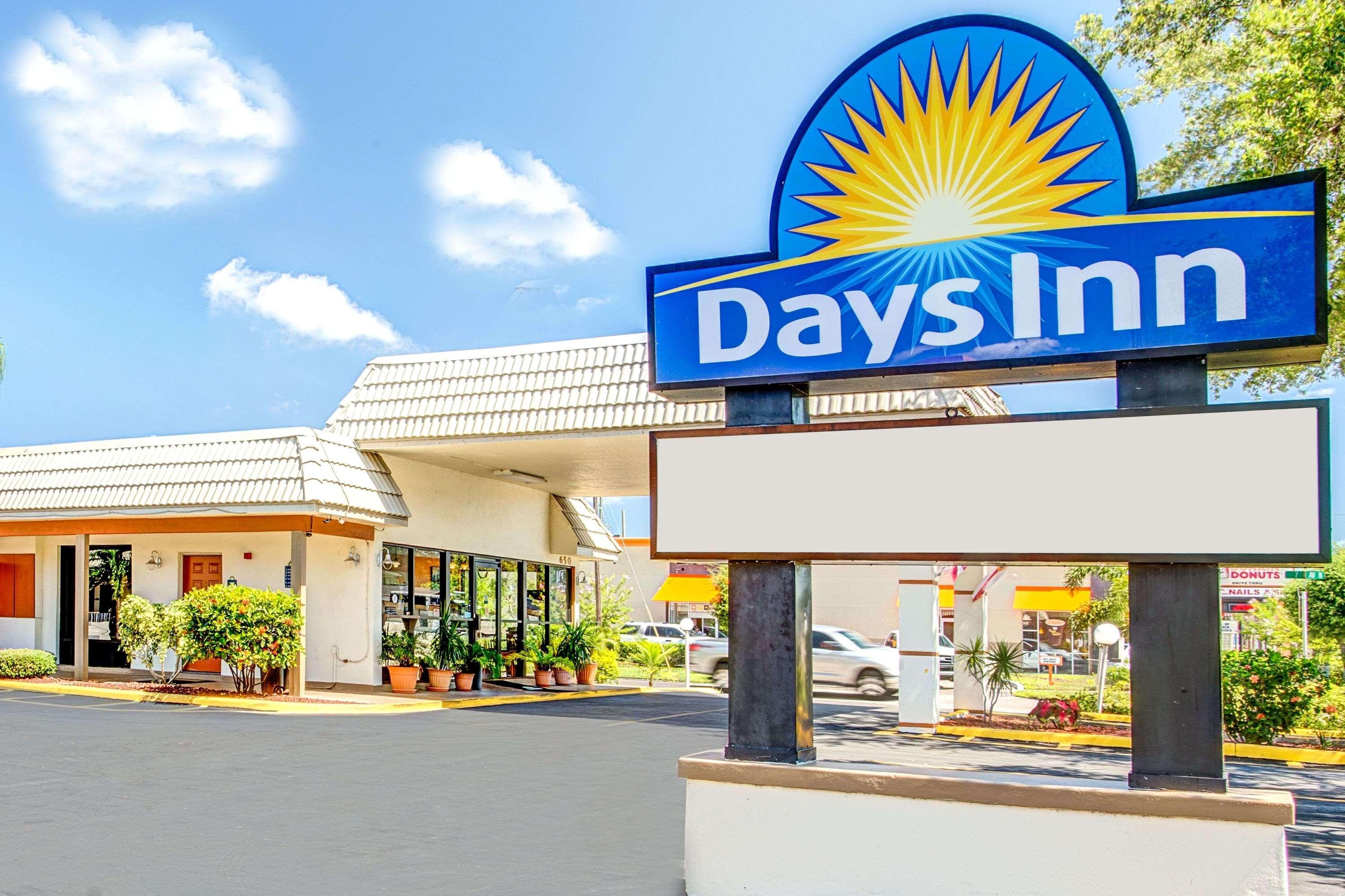 Days Inn By Wyndham St. Petersburg Central Zewnętrze zdjęcie