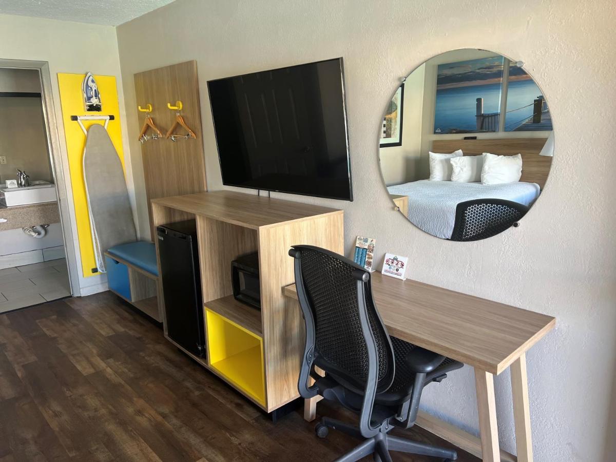 Days Inn By Wyndham St. Petersburg Central Zewnętrze zdjęcie