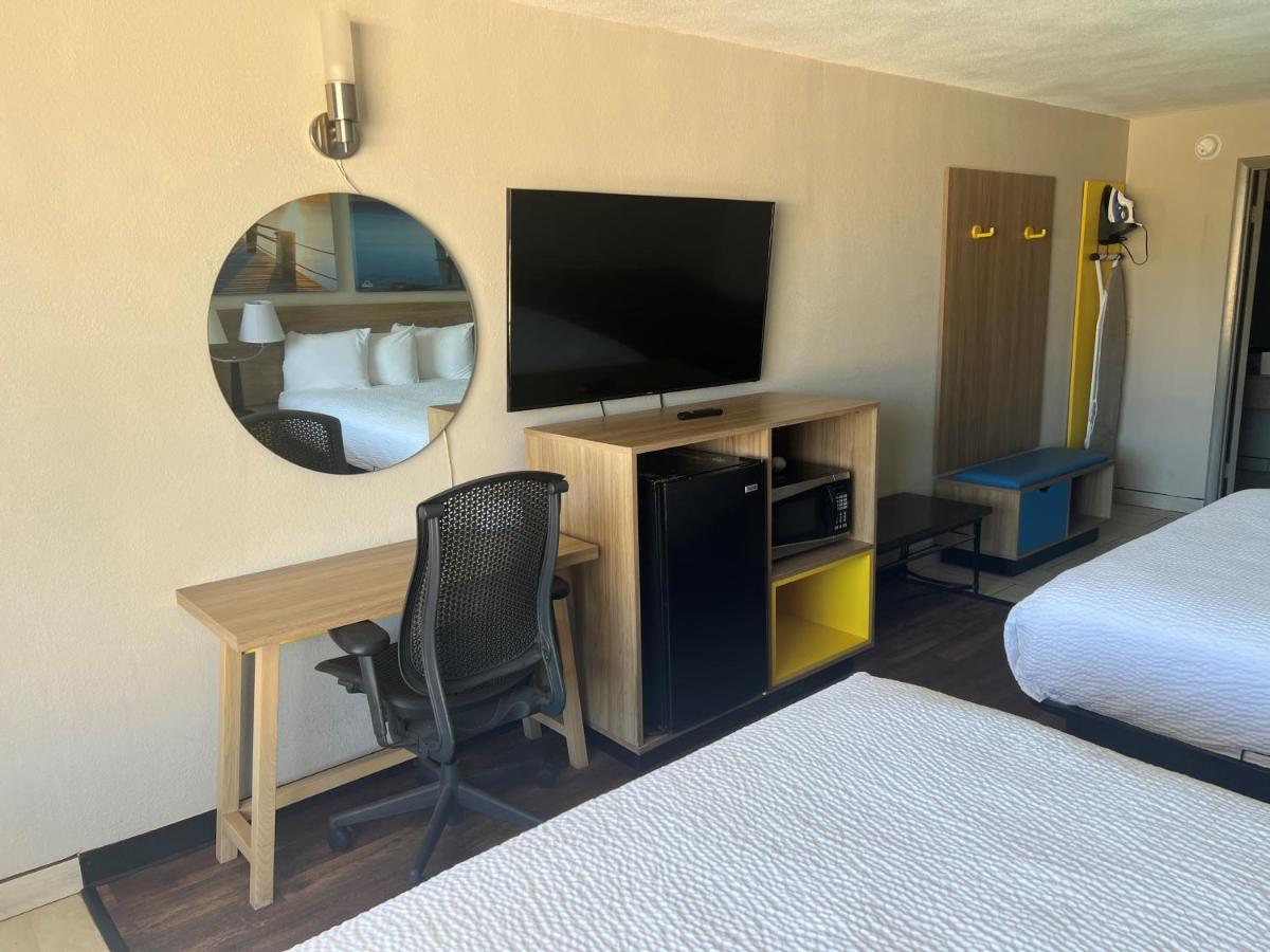 Days Inn By Wyndham St. Petersburg Central Zewnętrze zdjęcie