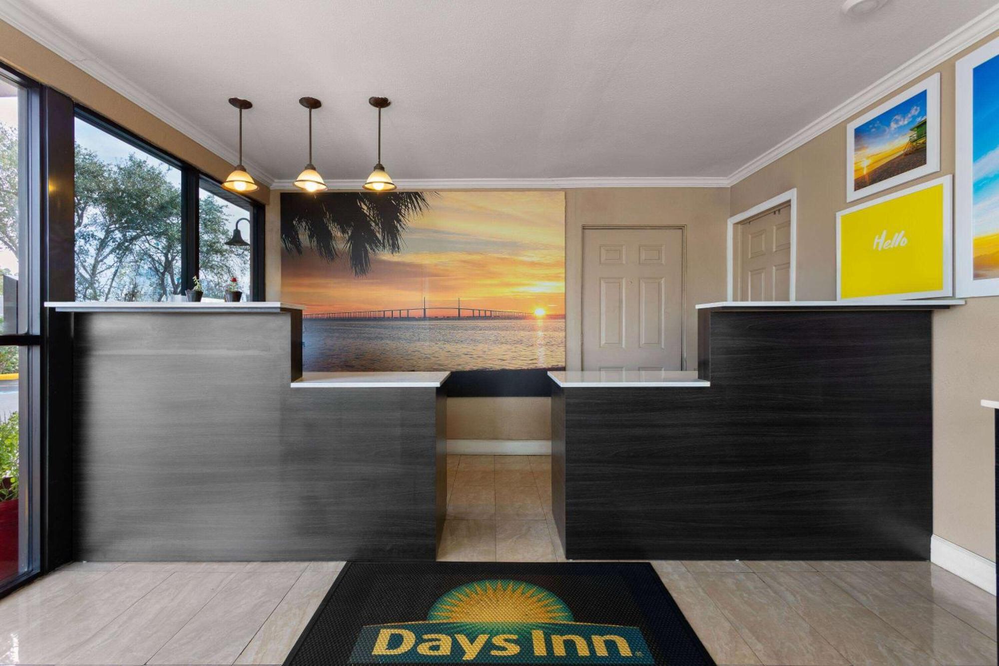 Days Inn By Wyndham St. Petersburg Central Zewnętrze zdjęcie