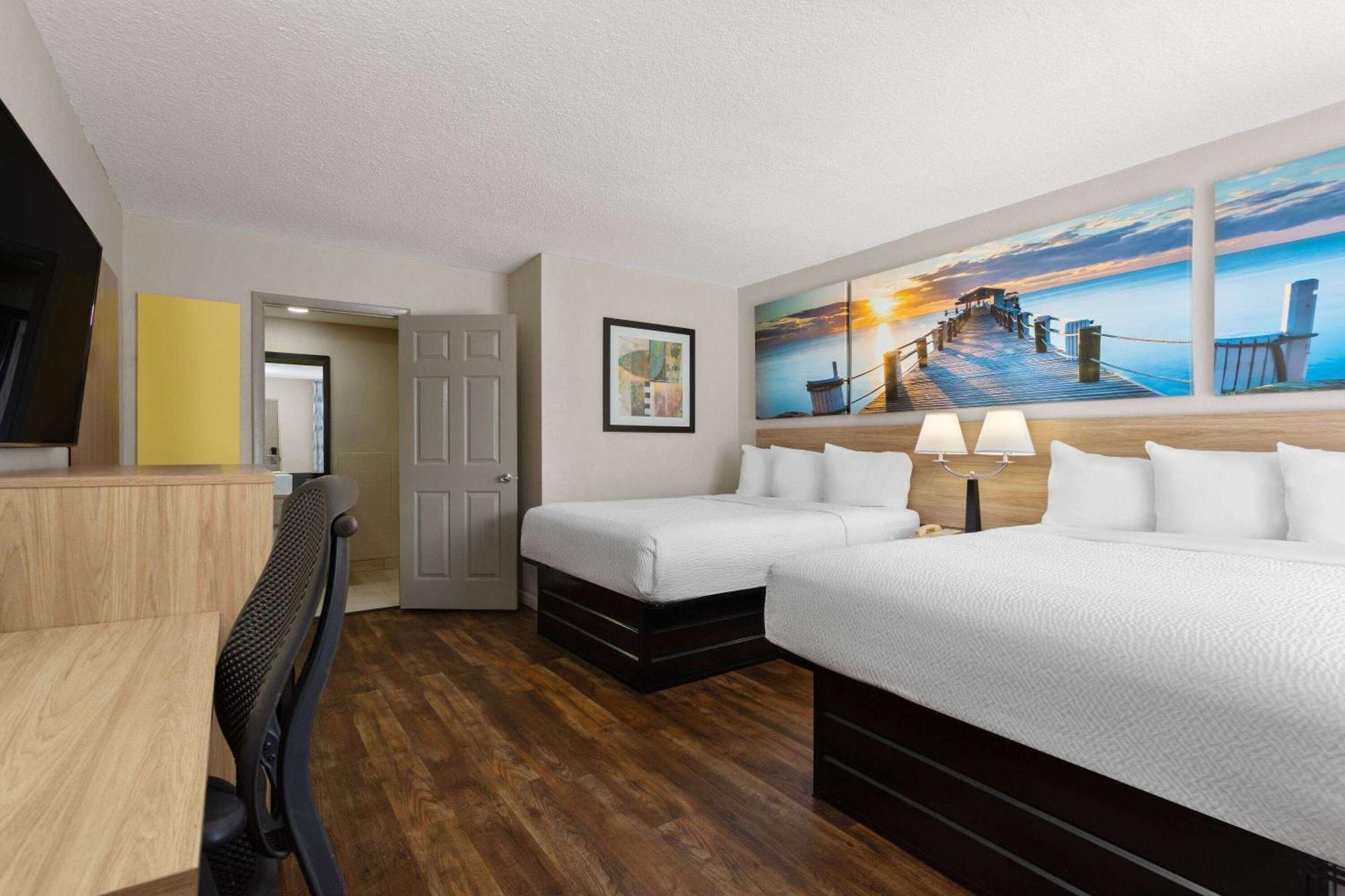 Days Inn By Wyndham St. Petersburg Central Zewnętrze zdjęcie