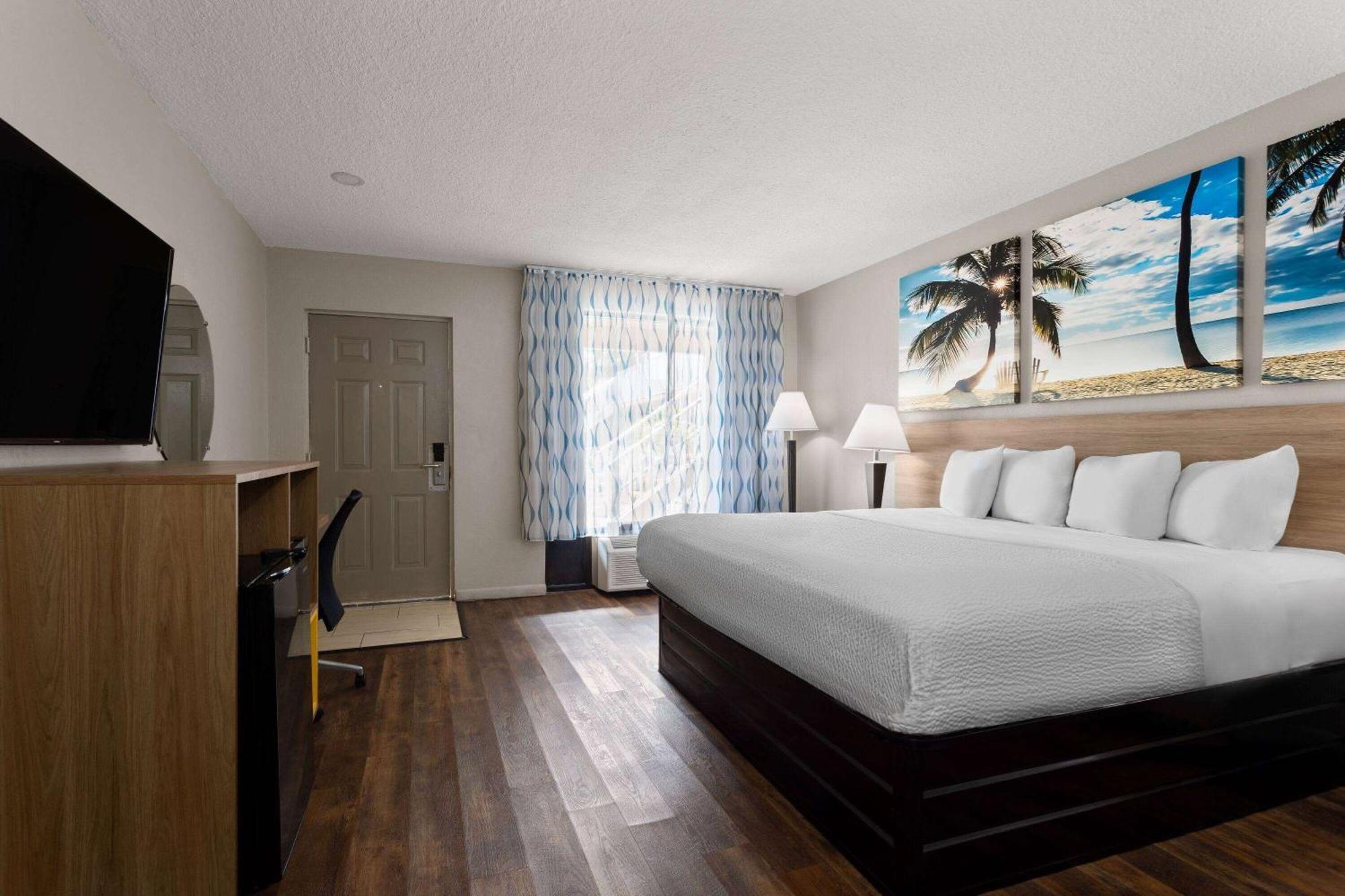 Days Inn By Wyndham St. Petersburg Central Zewnętrze zdjęcie